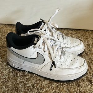 Youth Boys size 5Y. Nike Air Force 1